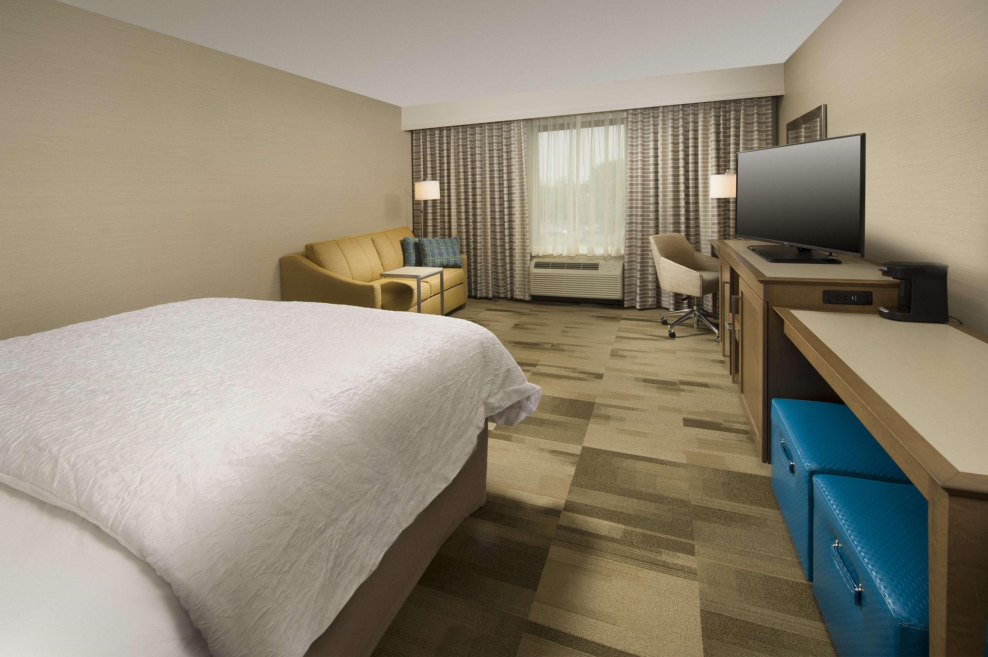 Hotel Hampton & Syracuse/carrier Circle 3*