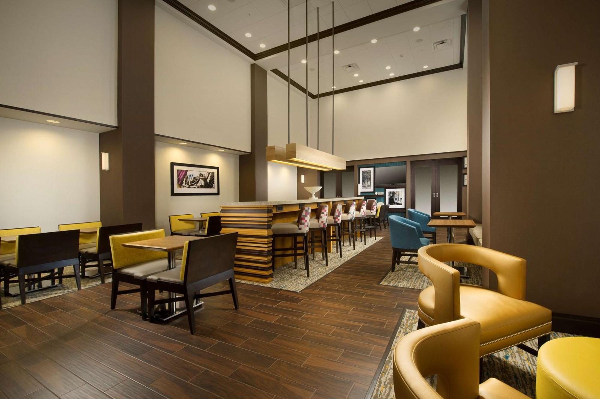 Hampton & Syracuse/carrier Circle Hotel 3*