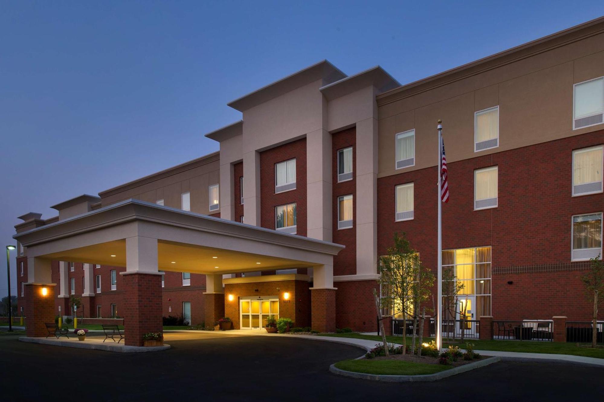 Hampton & Syracuse/carrier Circle Hotel East Syracuse