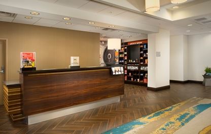 Hotel Hampton & Syracuse/carrier Circle 3*